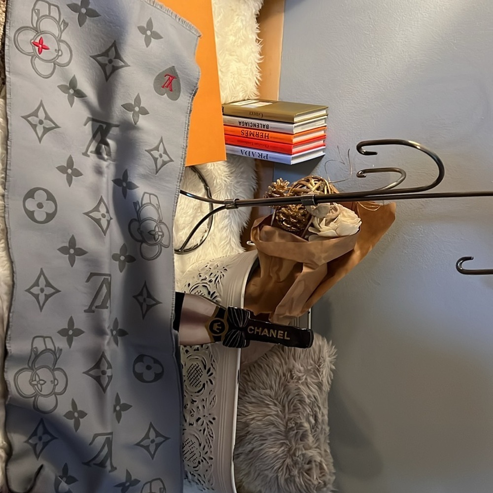 Louis Vuitton | Monogram Unisex Wool Logo Scarves - Picture 7 of 9